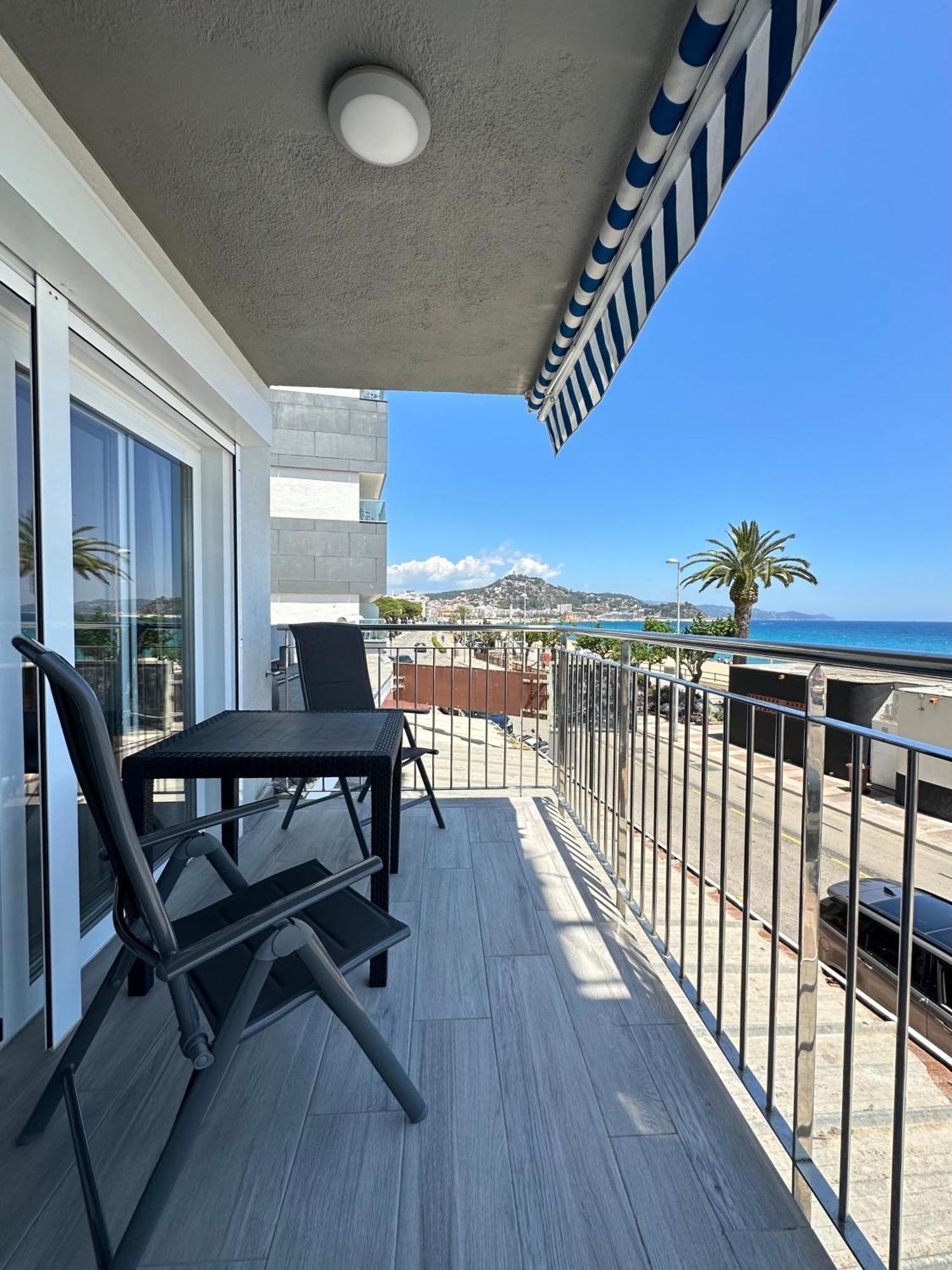 Estudio Con Impresionantes Vistas Al Mar 布拉内斯 外观 照片