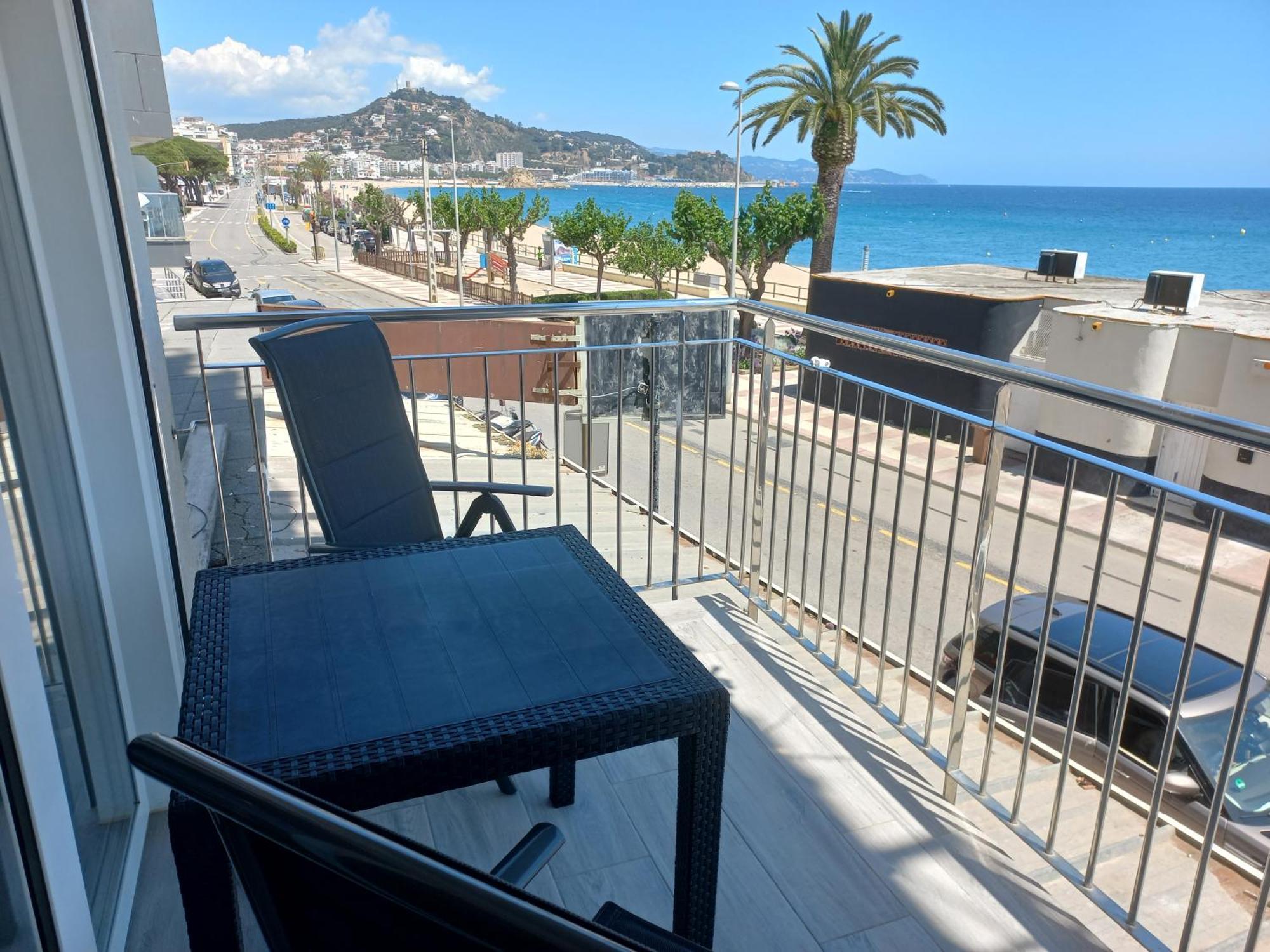 Estudio Con Impresionantes Vistas Al Mar 布拉内斯 外观 照片